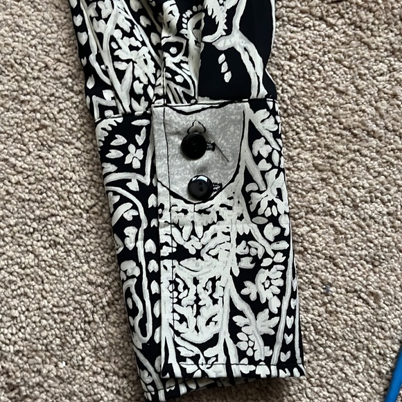 NWT Jeff Gallano black & cream blouse Size 2- Medium - Picture 4 of 4